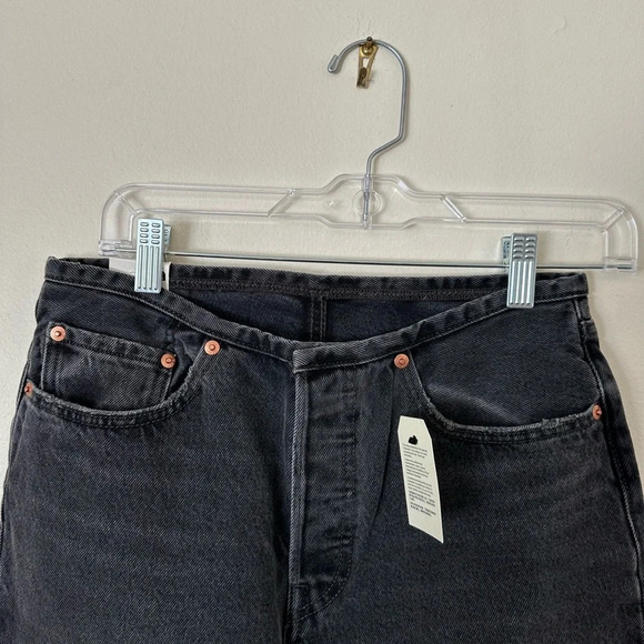 Levi Black 27x30 Women's Jeans Buttonless - Picture 3 of 5